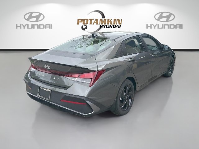 New 2026 Hyundai Elantra SEL Sport FWD image 5