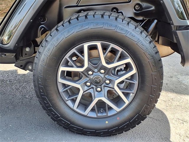 Used 2025 Jeep Wrangler Sahara image 7