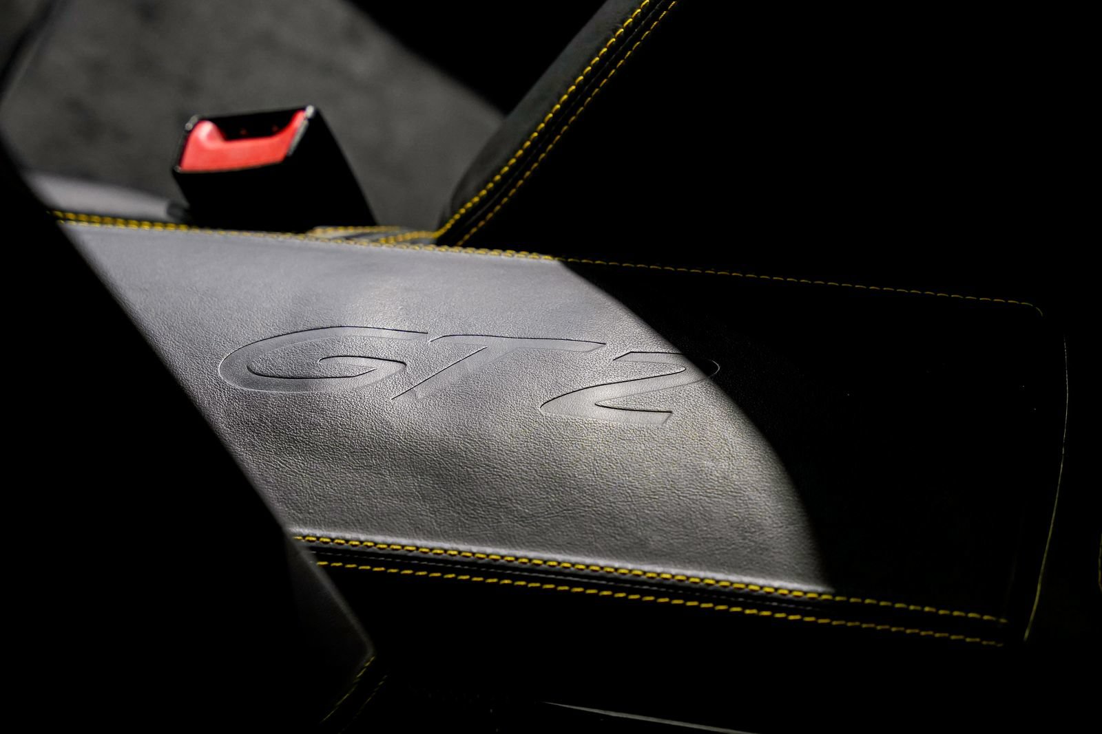 Used 2008 Porsche 911 GT2 RWD image 16