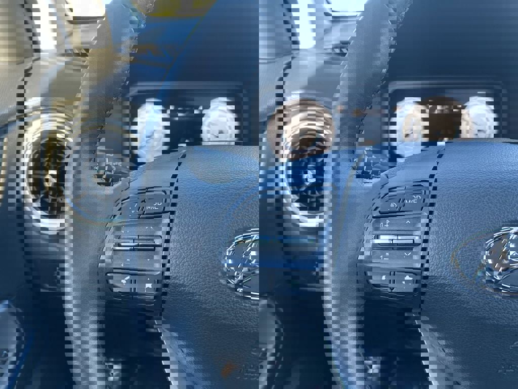 Used 2023 Hyundai Kona Limited image 17