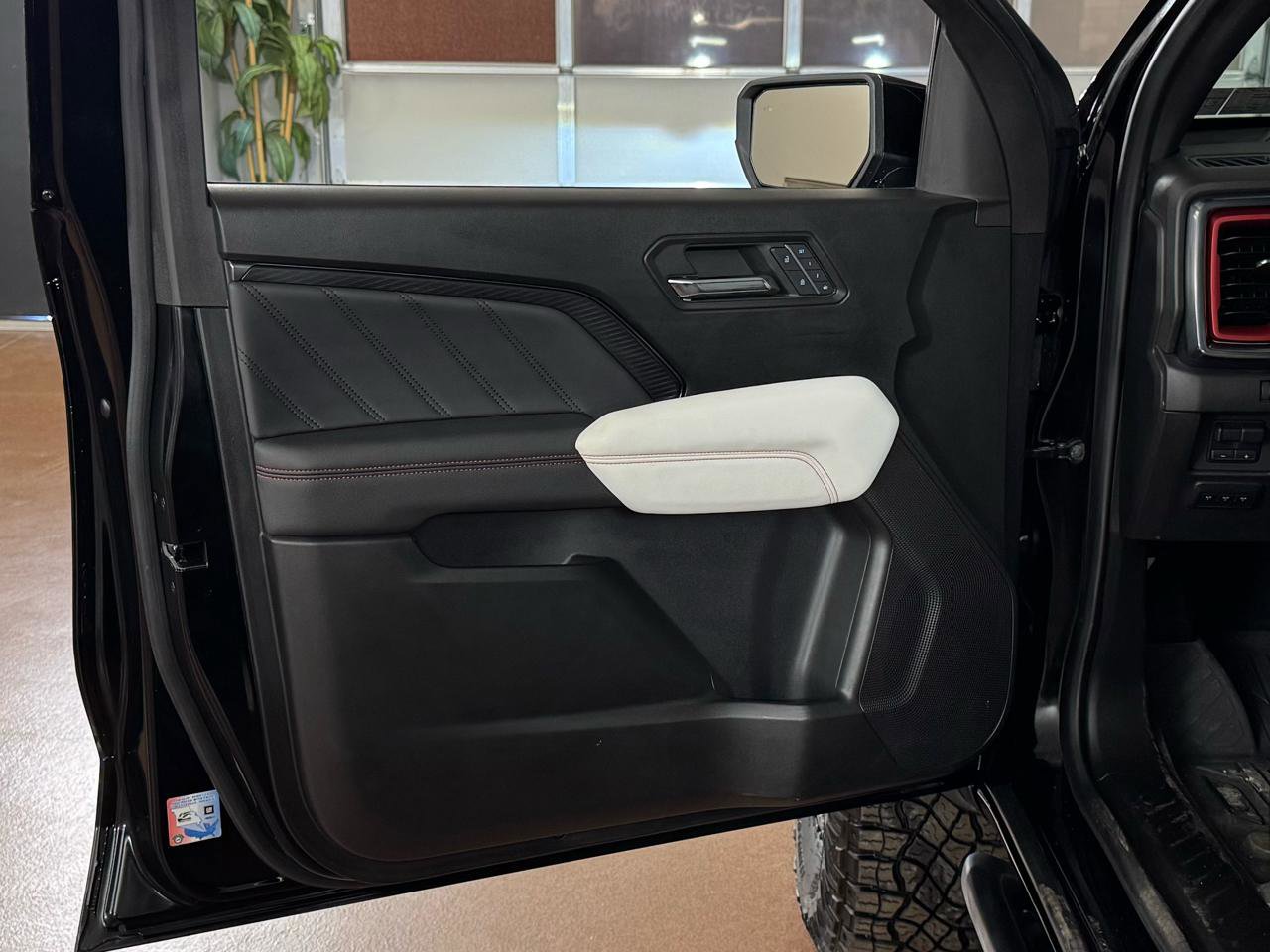 Used 2024 GMC Canyon AT4X w/ AT4X AEV Edition image 19