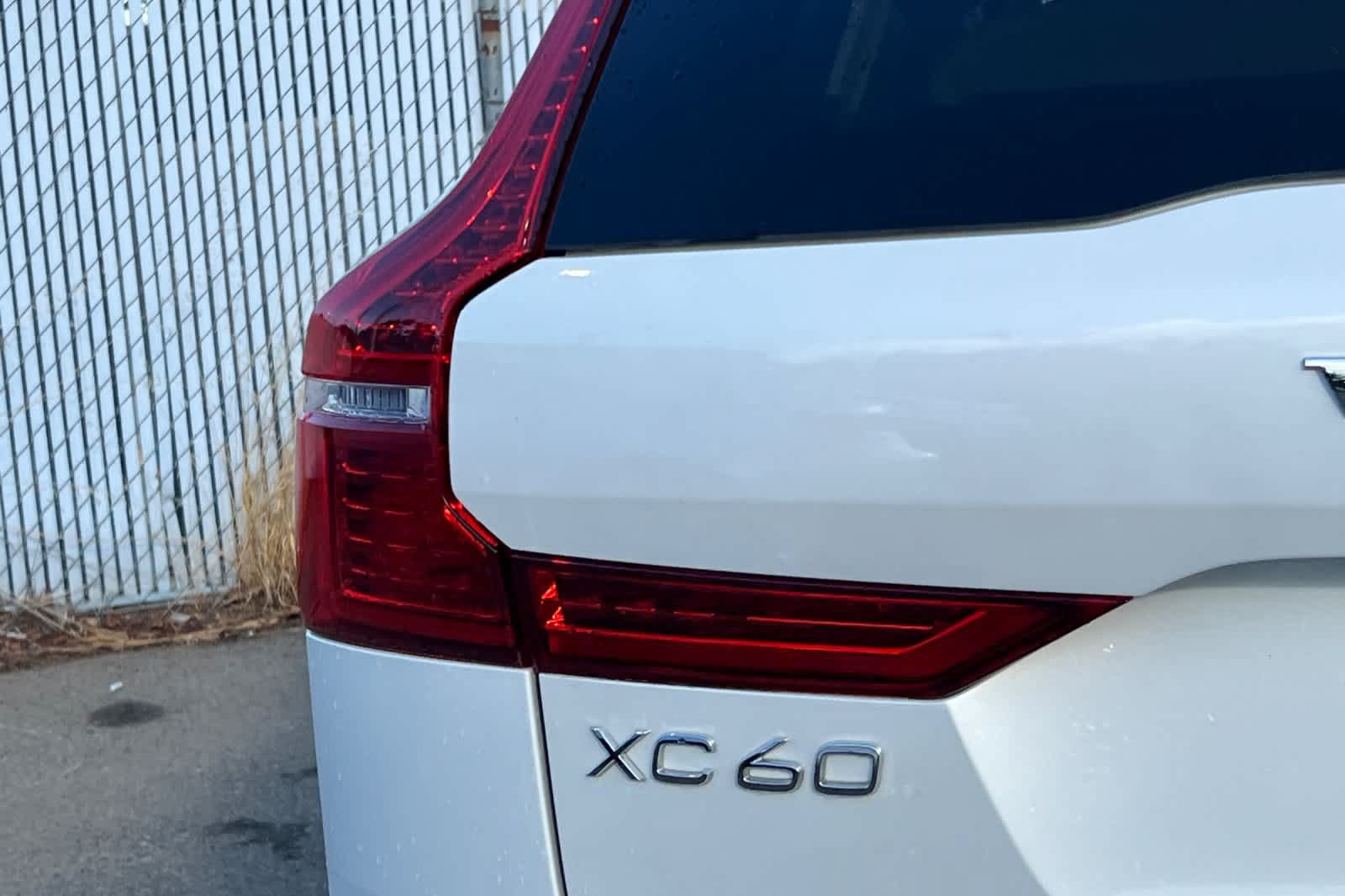 Used 2023 Volvo XC60 B5 Plus AWD/4WD image 23