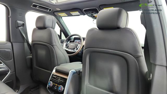 Used 2025 Land Rover Range Rover SE image 25
