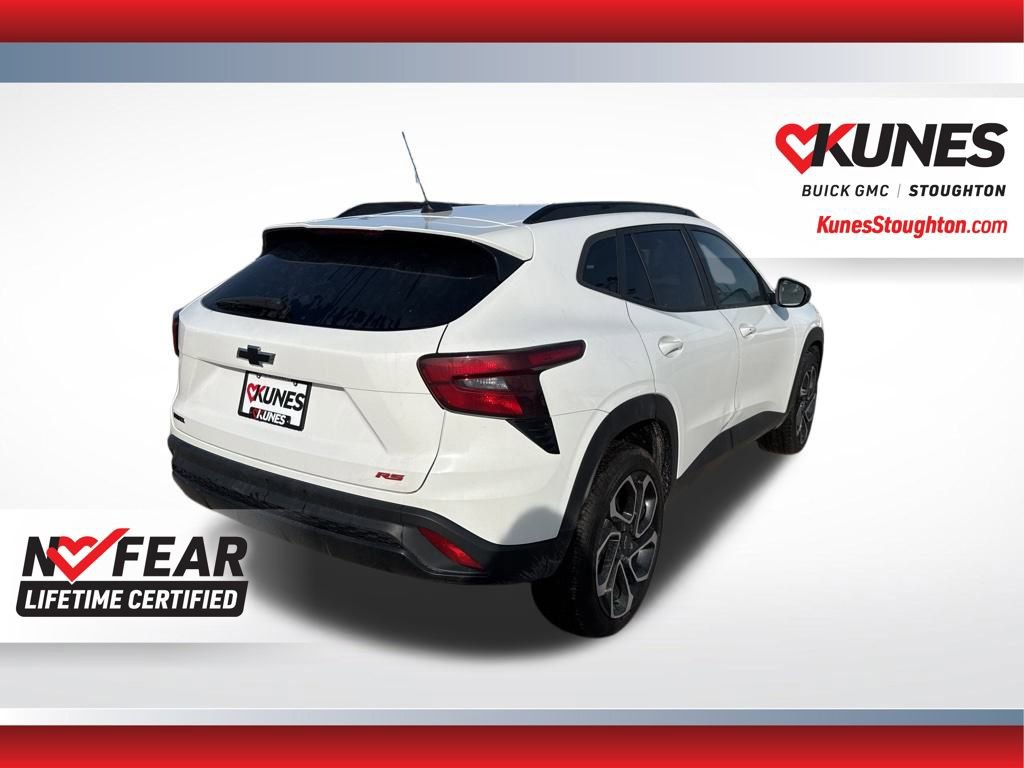 Used 2024 Chevrolet Trax RS w/ Sunroof Package FWD image 11