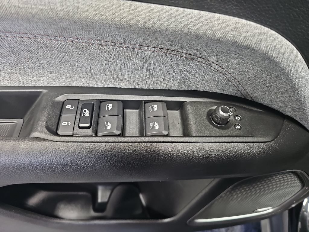 Used 2022 Jeep Compass Latitude w/ Sun and Sound Group AWD/4WD image 27