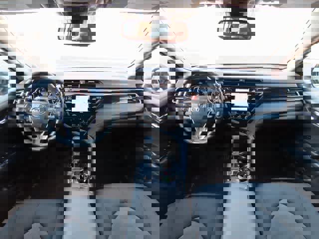 Used 2020 Toyota Camry LE image 17