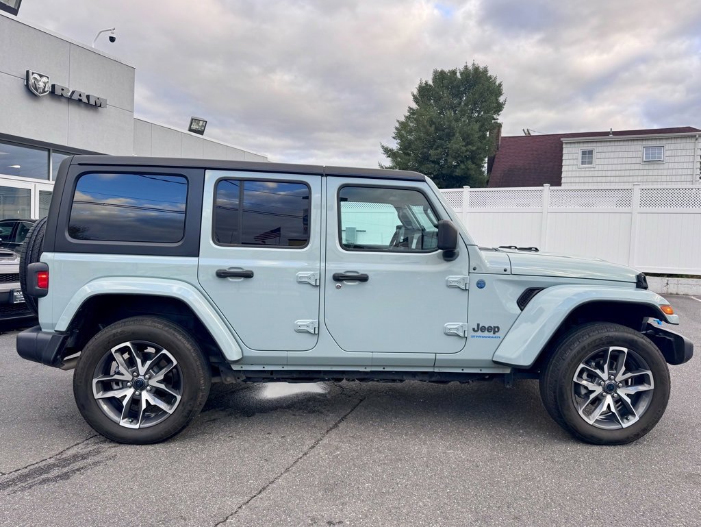 Used 2024 Jeep Wrangler Unlimited image 8