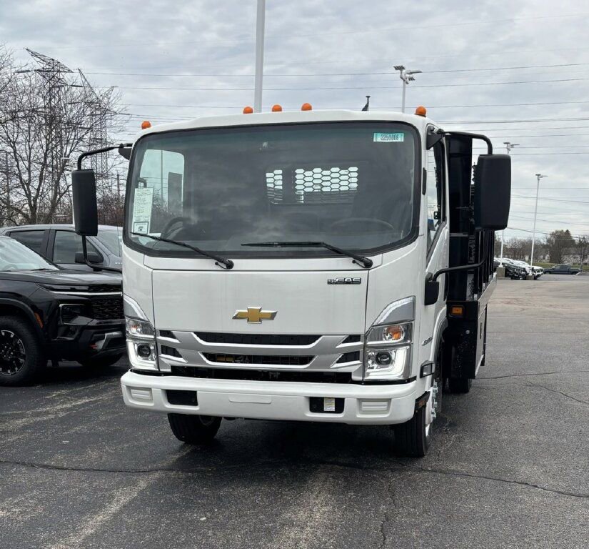New 2025 Chevrolet Low Cab Forward image 2