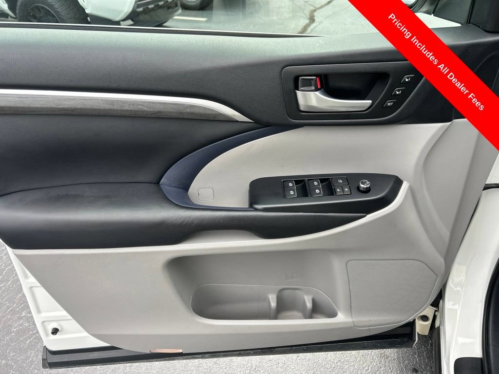Used 2017 Toyota Highlander Limited AWD/4WD image 4