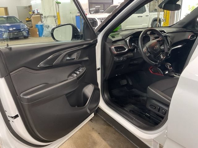 Used 2023 Chevrolet TrailBlazer RS w/ Convenience Package AWD/4WD image 18