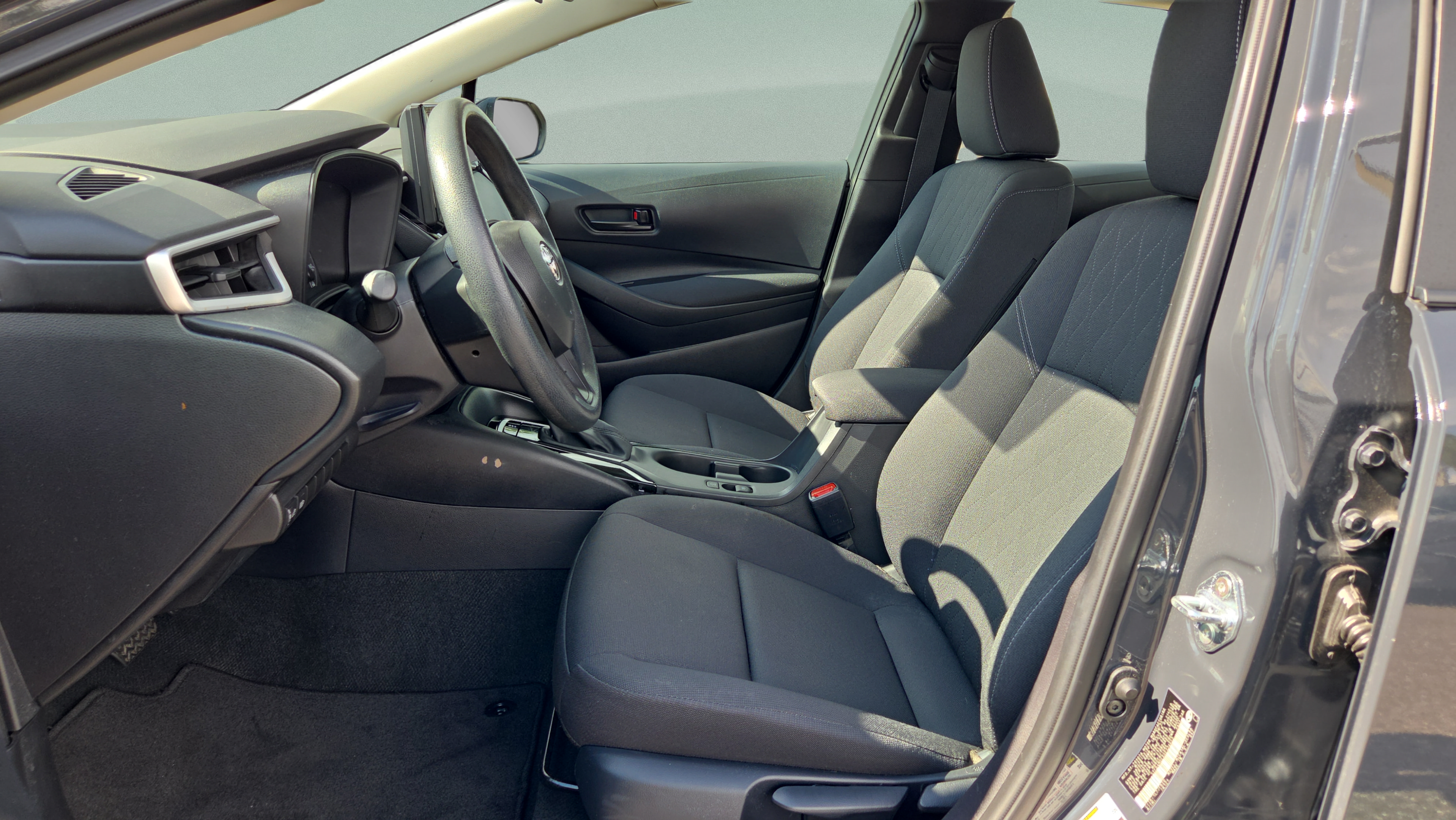 Used 2025 Toyota Corolla LE FWD image 12