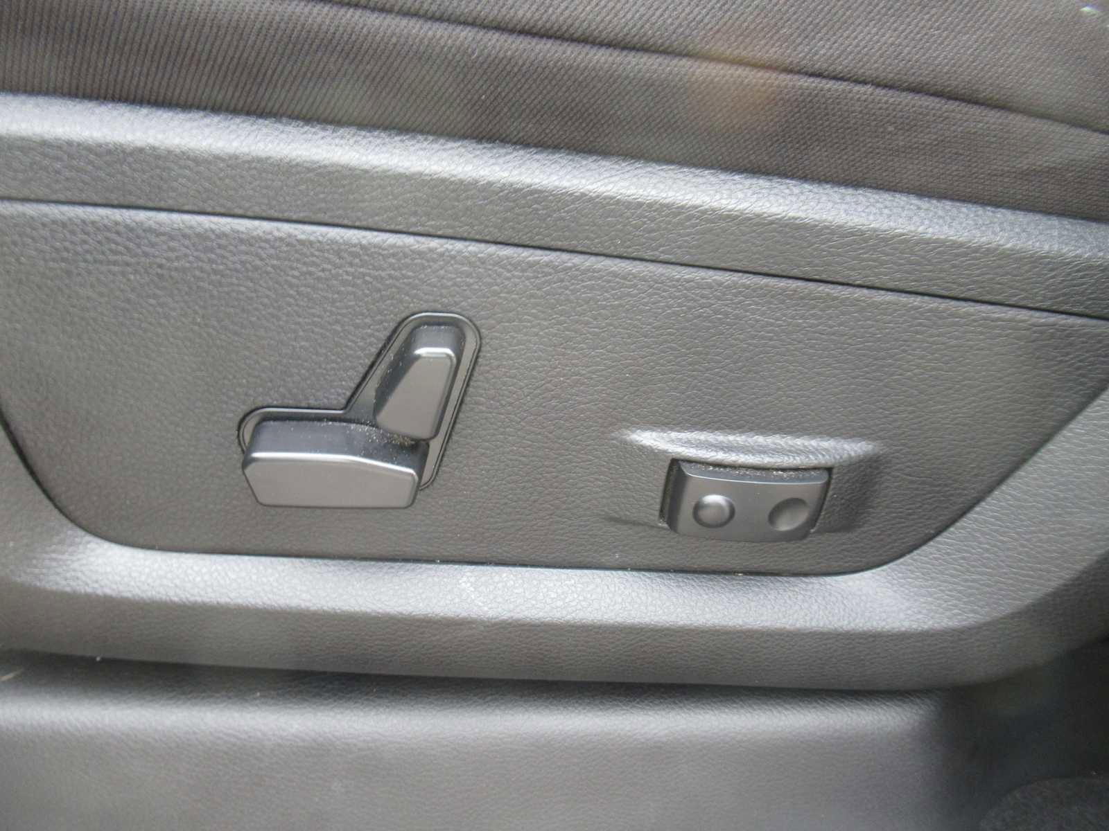 Used 2024 RAM 2500 Big Horn image 25