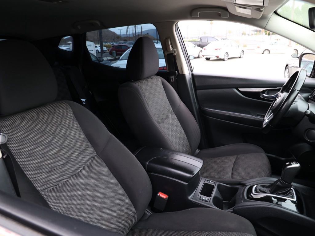 Used 2022 Nissan Rogue Sport SV image 21