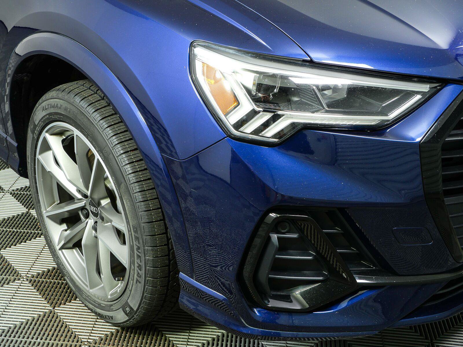 Used 2022 Audi Q3 2.0T Premium Plus w/ Premium Plus Package AWD/4WD image 38