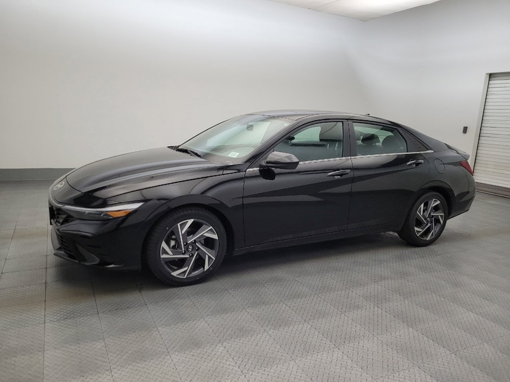 Used 2025 Hyundai Elantra SEL FWD image 2