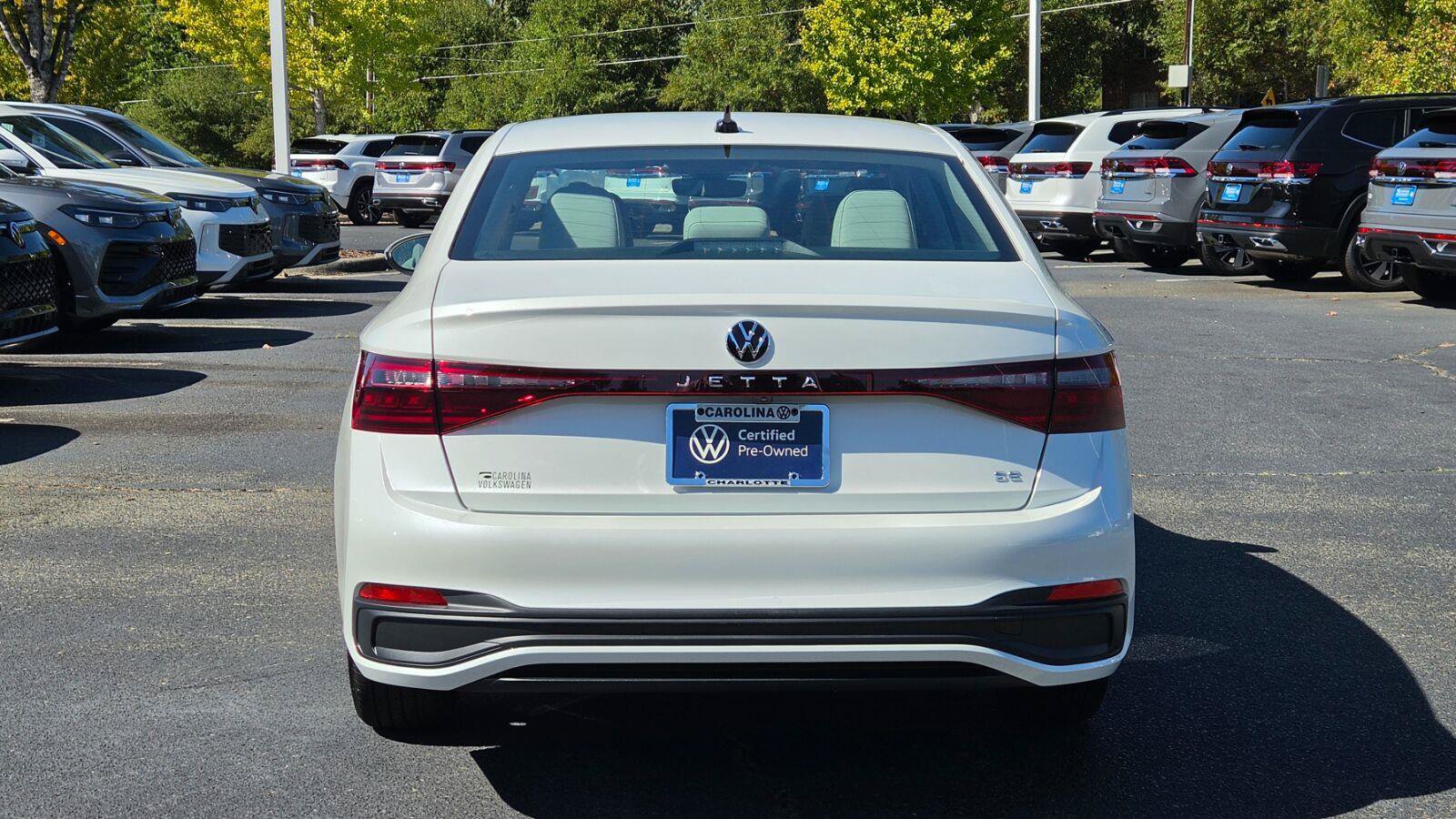 Certified 2025 Volkswagen Jetta SE w/ Sunroof Package FWD image 5