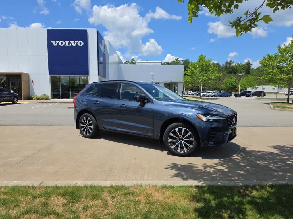 Used 2024 Volvo XC60 B5 Core w/ Protection Package Premier AWD/4WD image 2