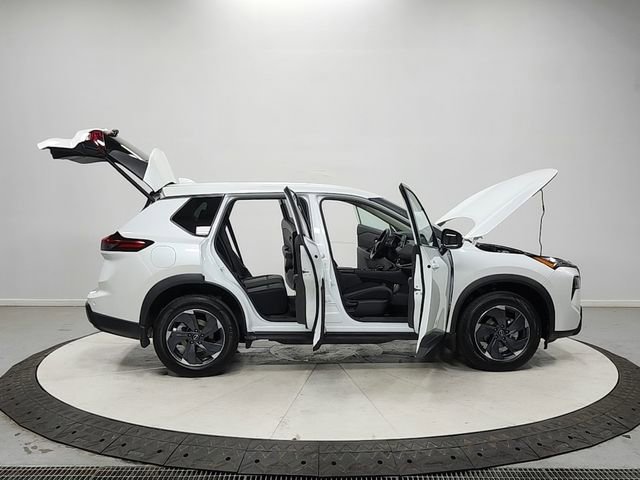 Used 2025 Nissan Rogue SV FWD image 16