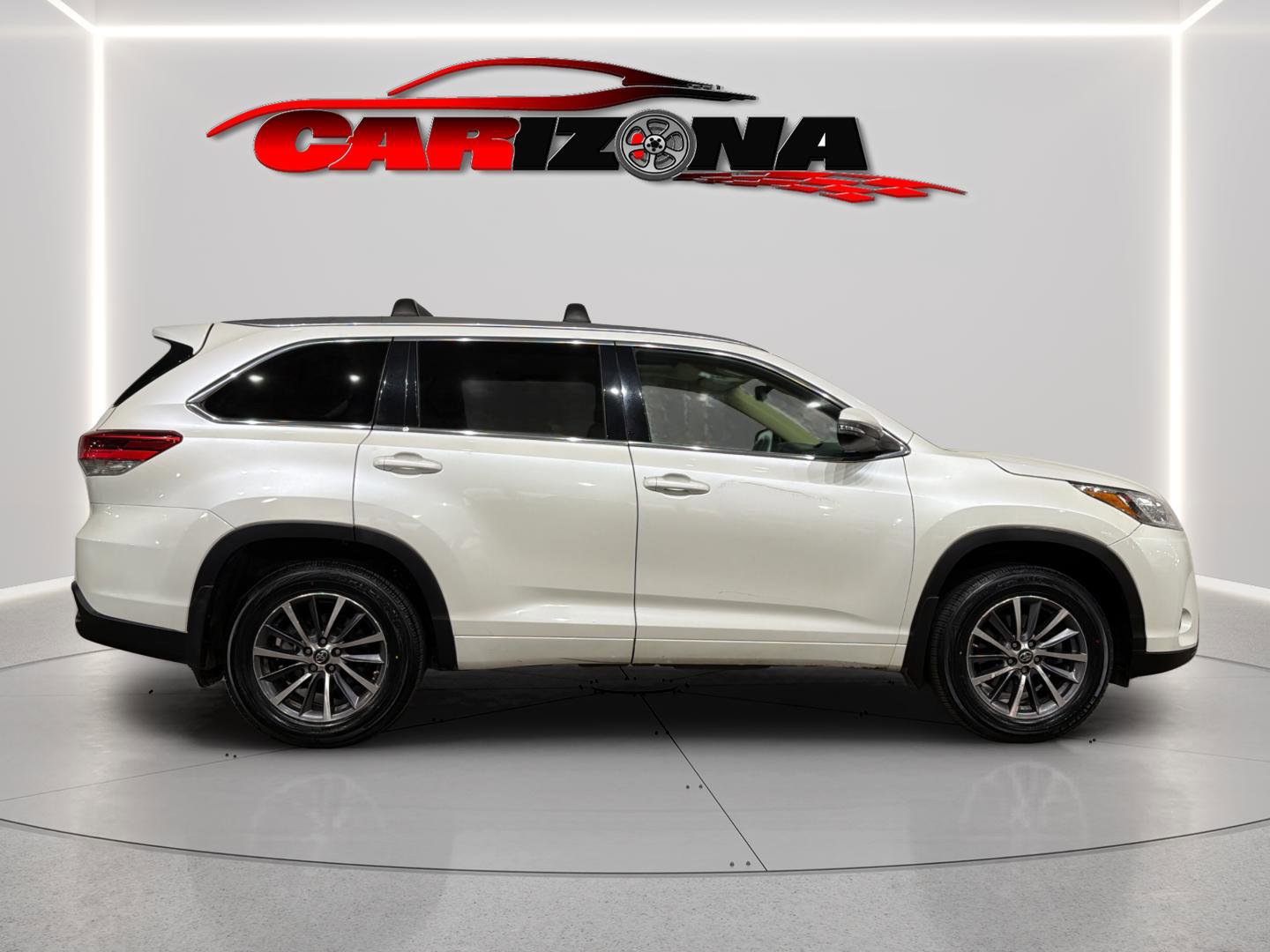 Used 2017 Toyota Highlander XLE AWD/4WD image 4
