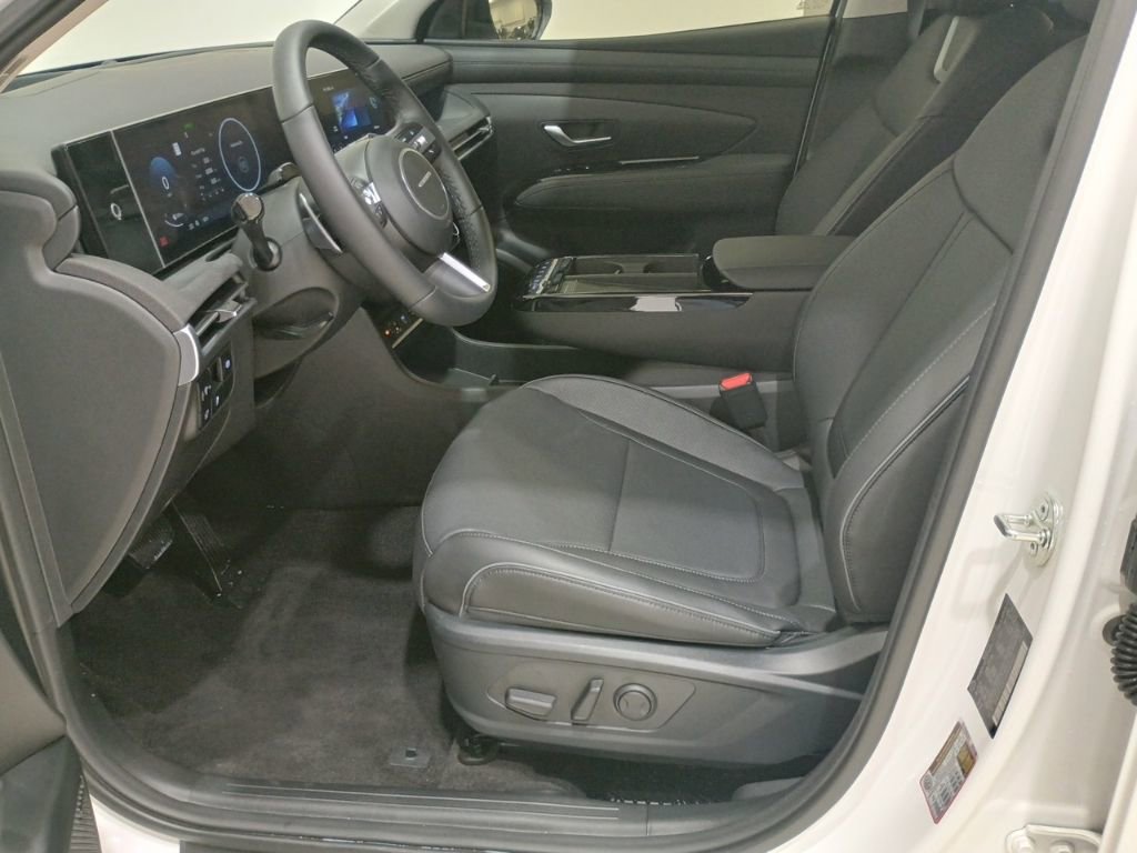 New 2025 Hyundai Tucson Limited image 12