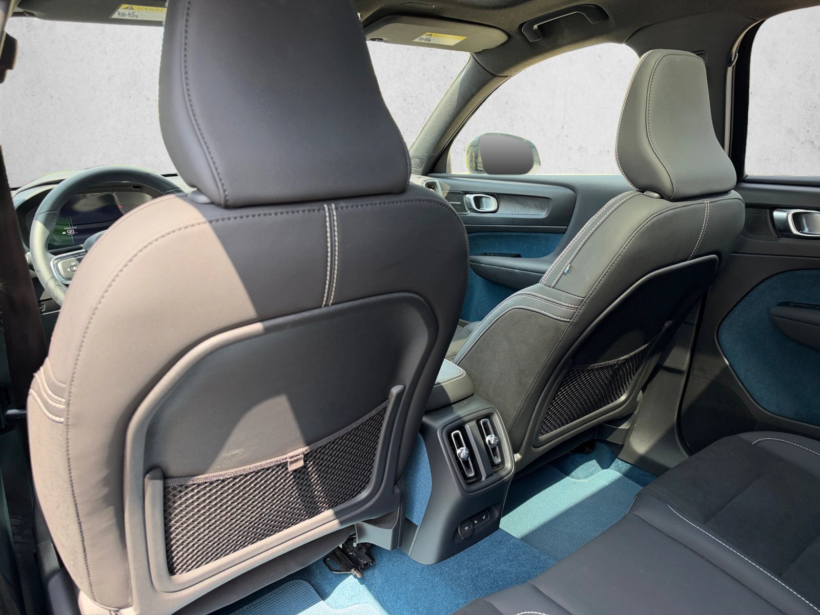 Used 2023 Volvo XC40 Recharge Ultimate AWD/4WD image 19