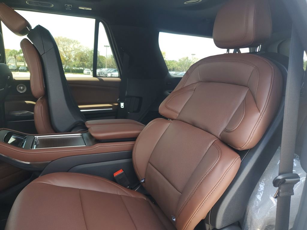 New 2025 Lincoln Navigator L Reserve image 12
