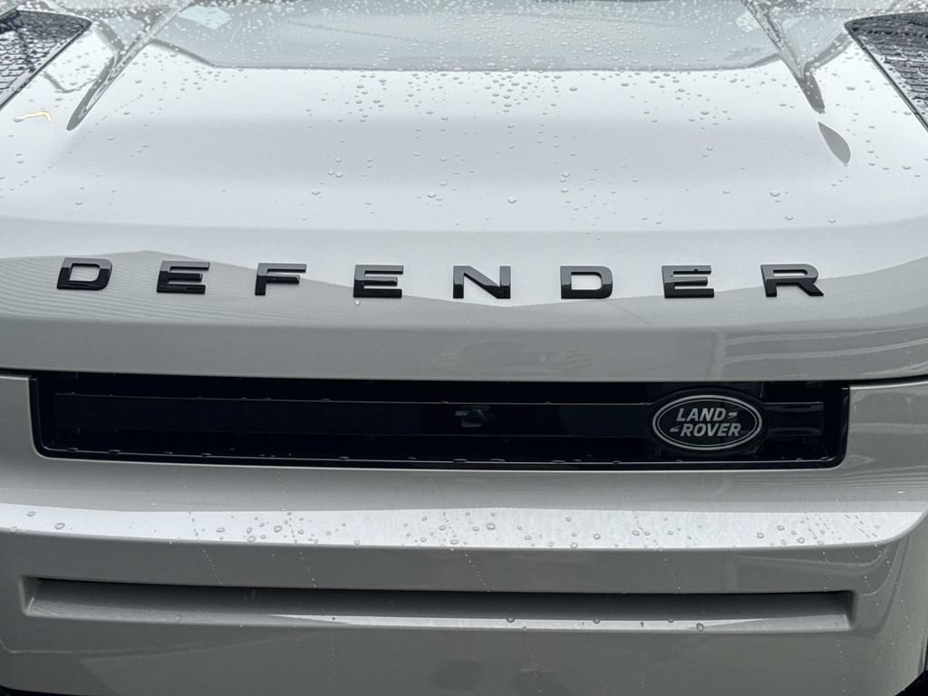 New 2026 Land Rover Defender 110 X-Dynamic SE AWD/4WD image 10