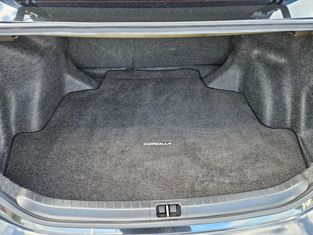 Used 2017 Toyota Corolla SE w/ Carpet Mat Package (TMS) image 18