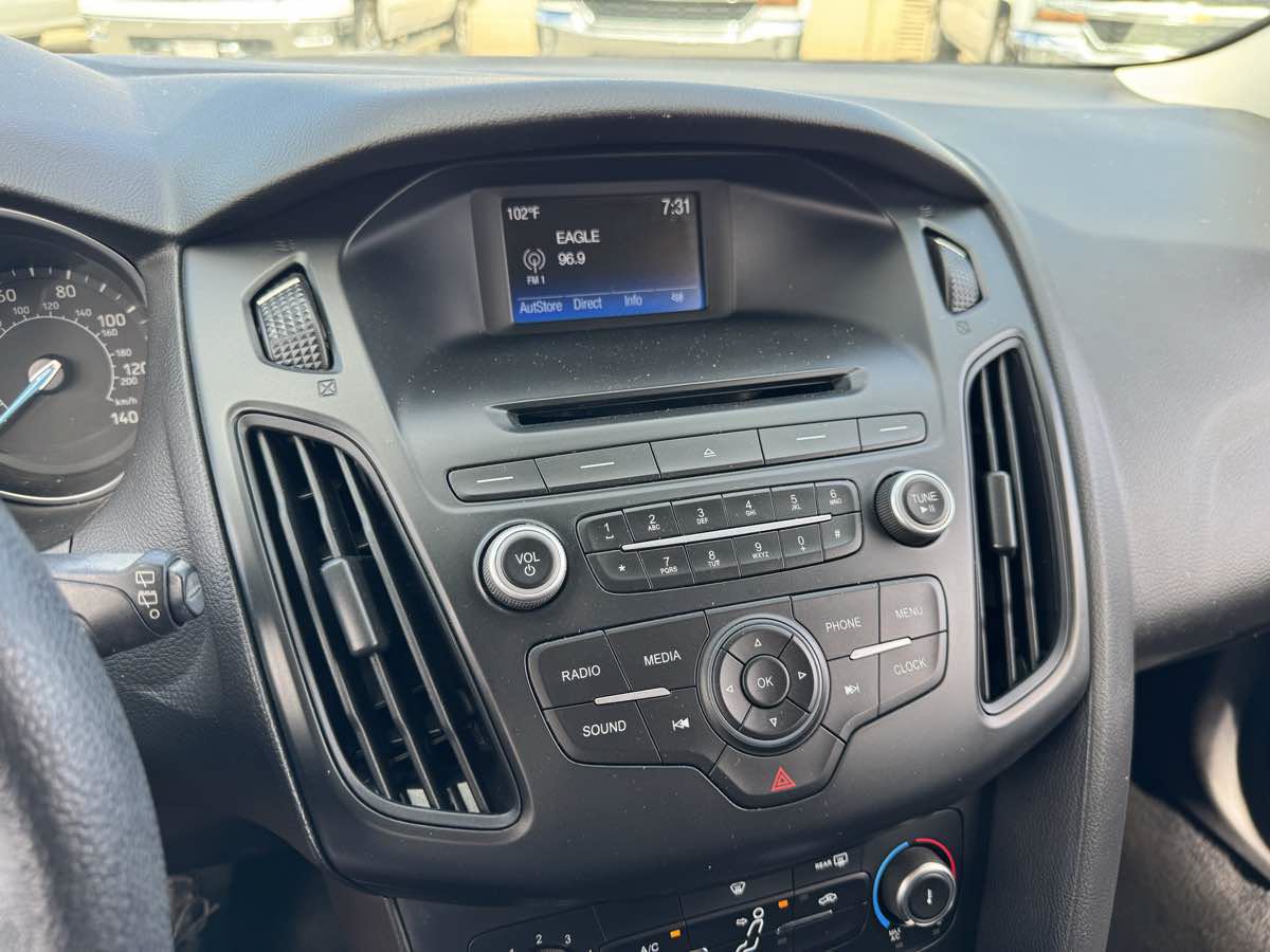 Used 2015 Ford Focus SE FWD image 27