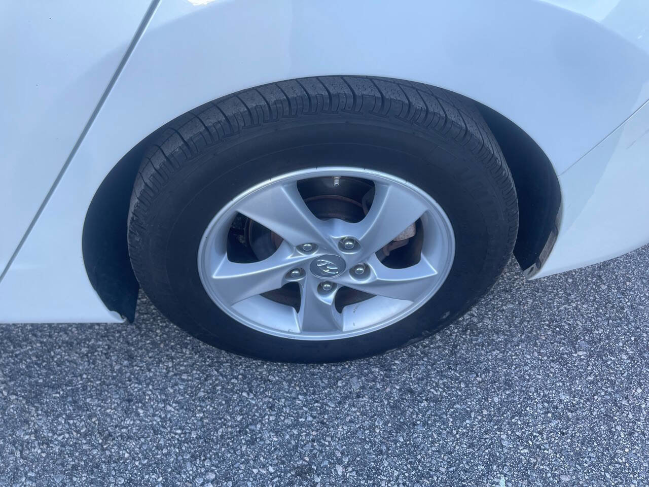 Used 2015 Hyundai Elantra SE FWD image 30
