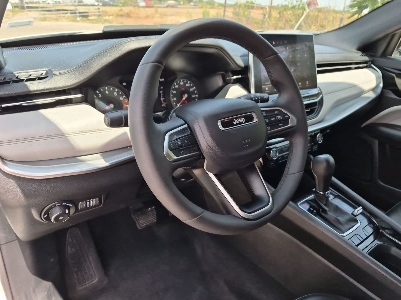 Used 2025 Jeep Compass Limited AWD/4WD image 10