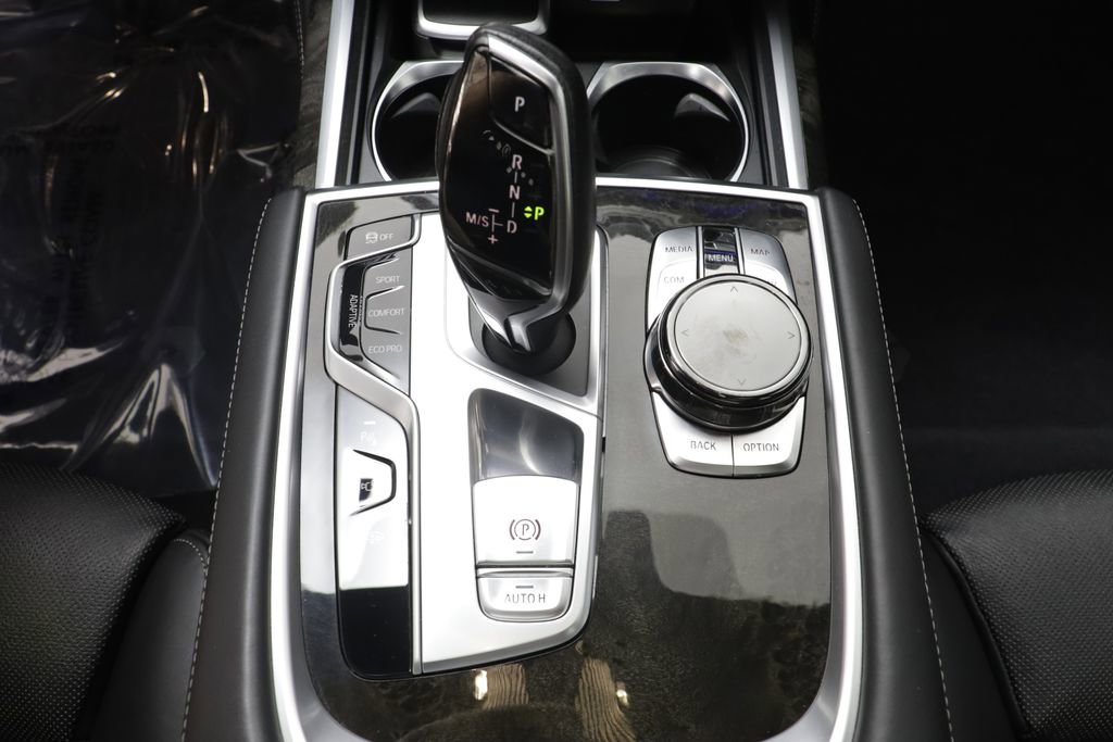 Used 2016 BMW 750i xDrive image 14