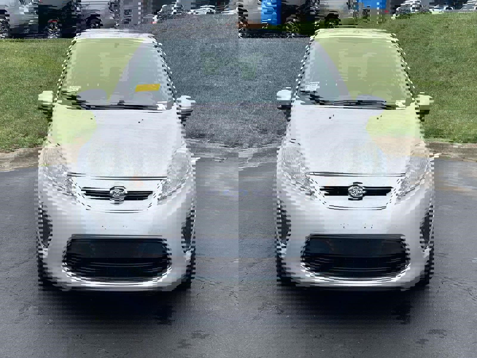 Used 2012 Ford Fiesta SE w/ Moon & Mood Pkg image 2