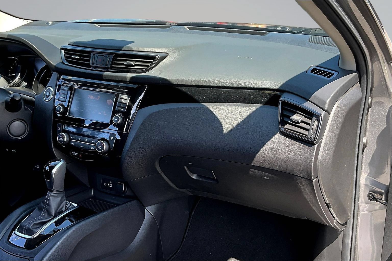 Used 2020 Nissan Rogue Sport SV AWD/4WD image 24
