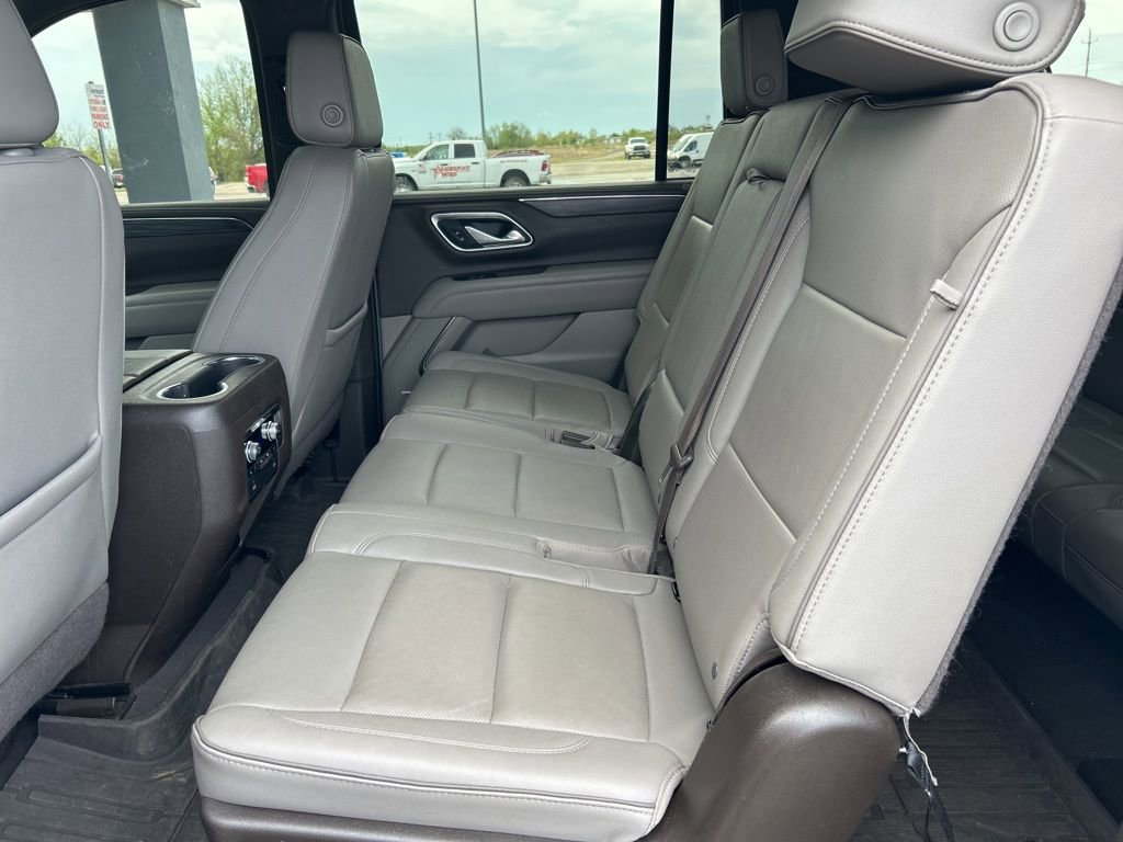 Used 2023 GMC Yukon XL SLT w/ SLT Luxury Package image 10