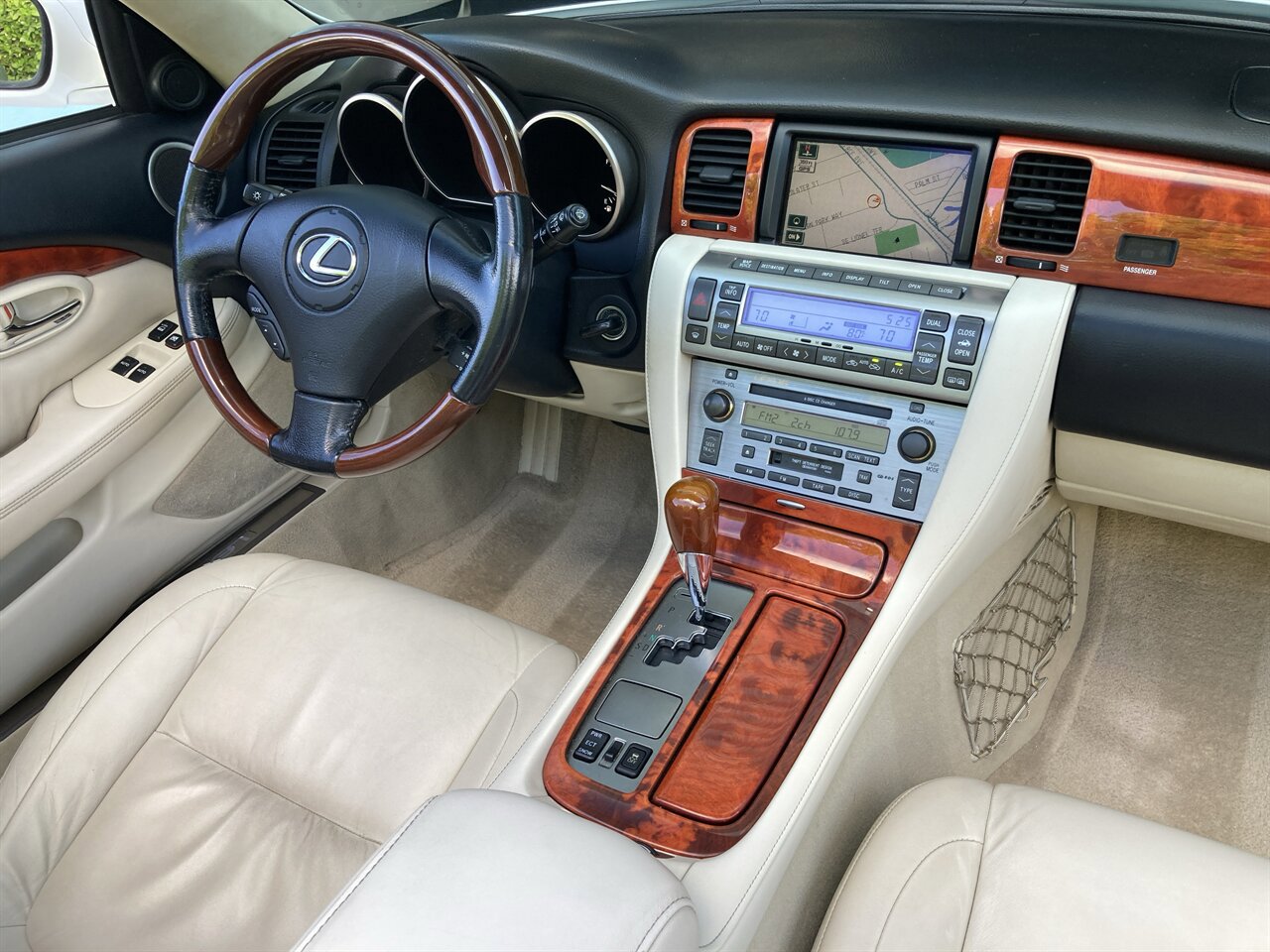 Used 2007 Lexus SC 430 Convertible RWD image 2