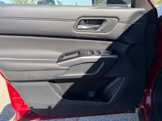 Used 2024 Nissan Pathfinder SL AWD/4WD image 11