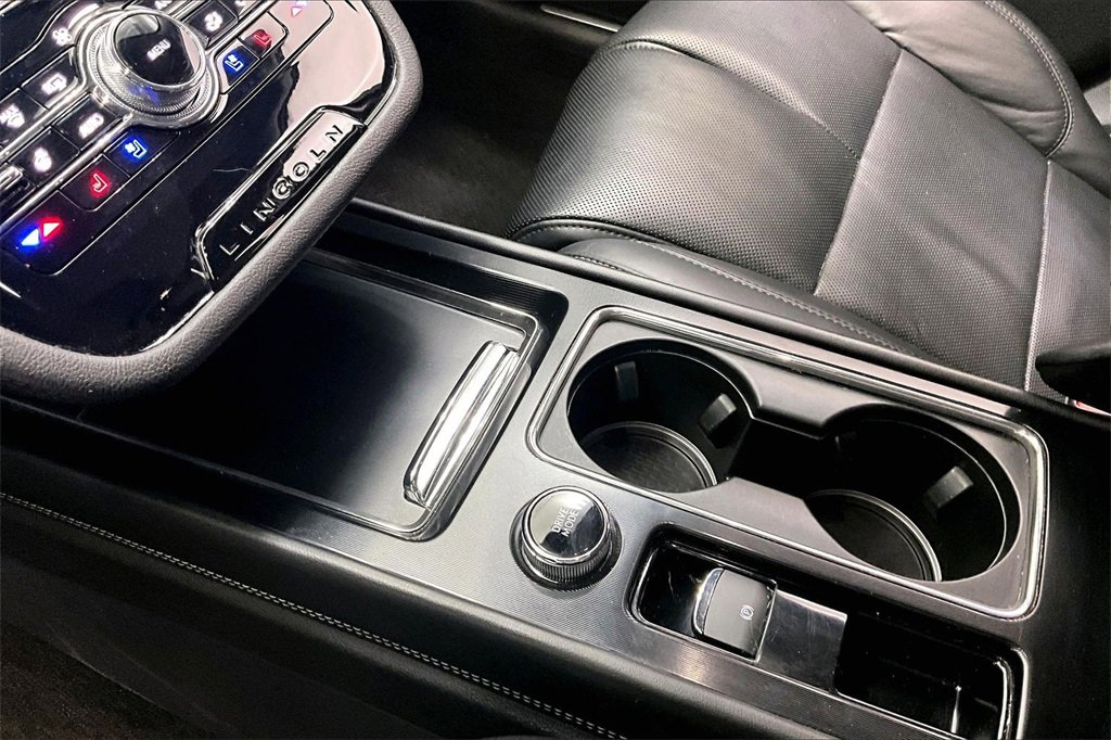 Used 2022 Lincoln Corsair Reserve w/ Equipment Group 201A image 14