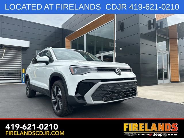 Used 2025 Volkswagen Taos SE AWD/4WD image 1