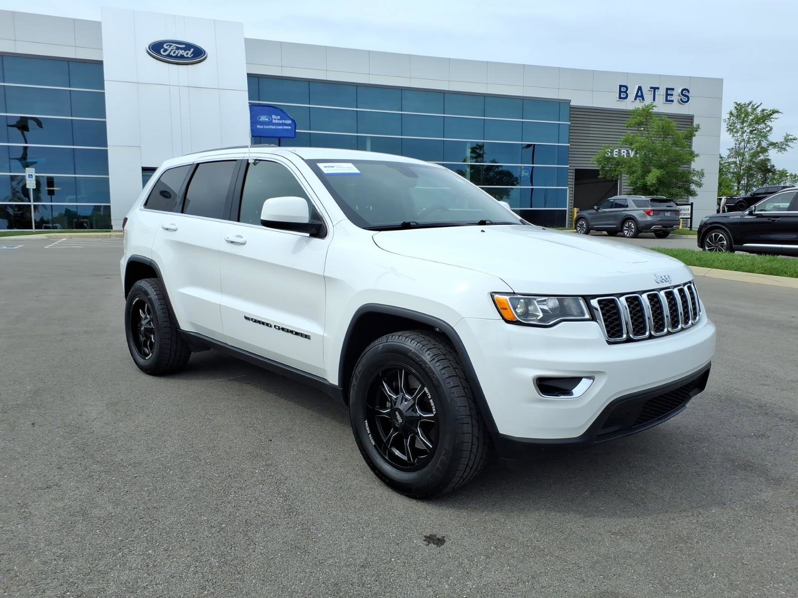 Used 2022 Jeep Grand Cherokee Laredo E RWD image 1
