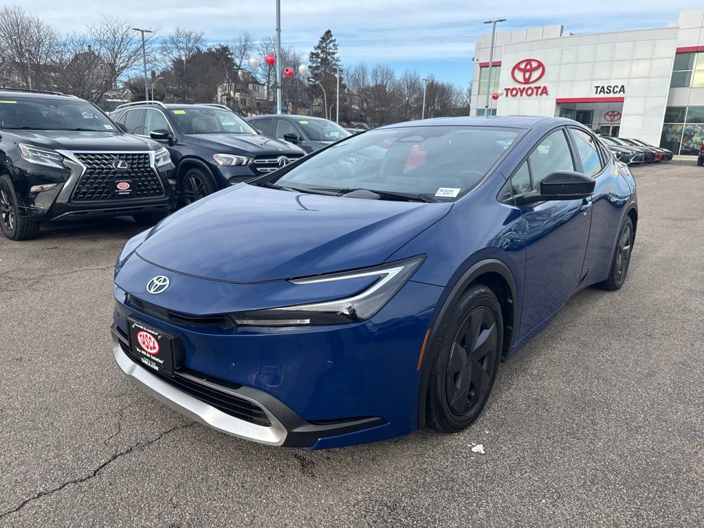 Used 2024 Toyota Prius Prime SE image 3