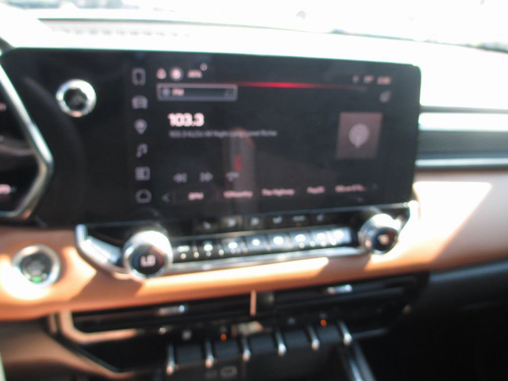 Used 2026 GMC Canyon AT4 image 27