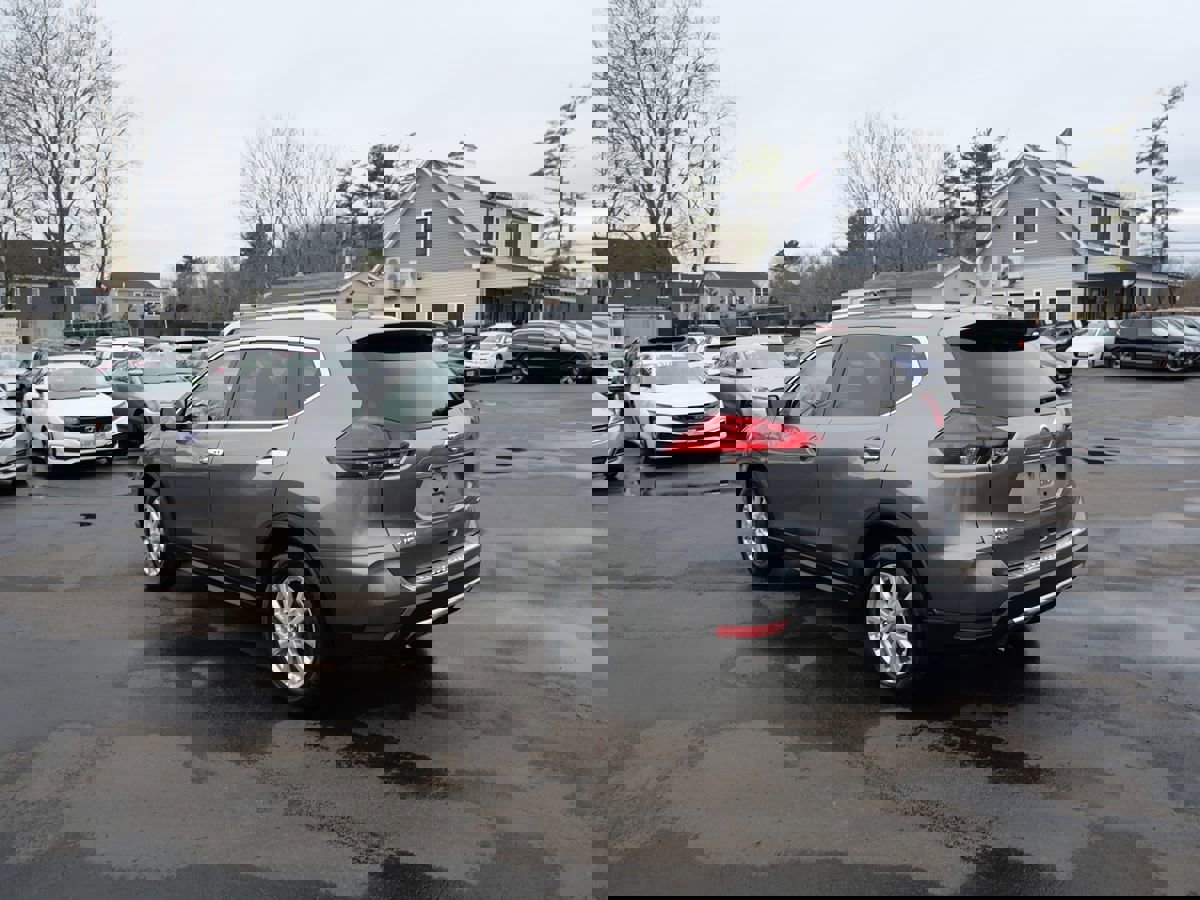 Used 2017 Nissan Rogue SV w/ SV Premium Package image 5