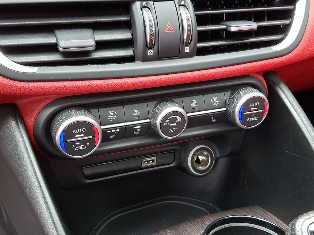 Used 2021 Alfa Romeo Giulia Ti w/ Nero Edizione AWD/4WD image 17
