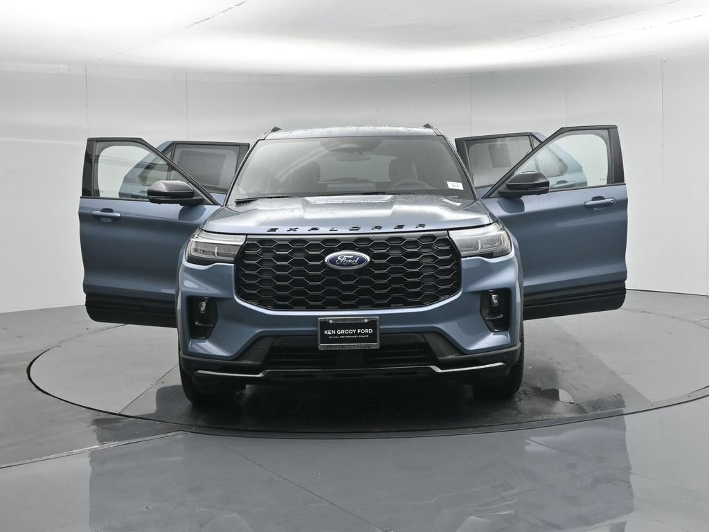 New 2026 Ford Explorer ST-Line w/ ST-Line Street Pack RWD image 31
