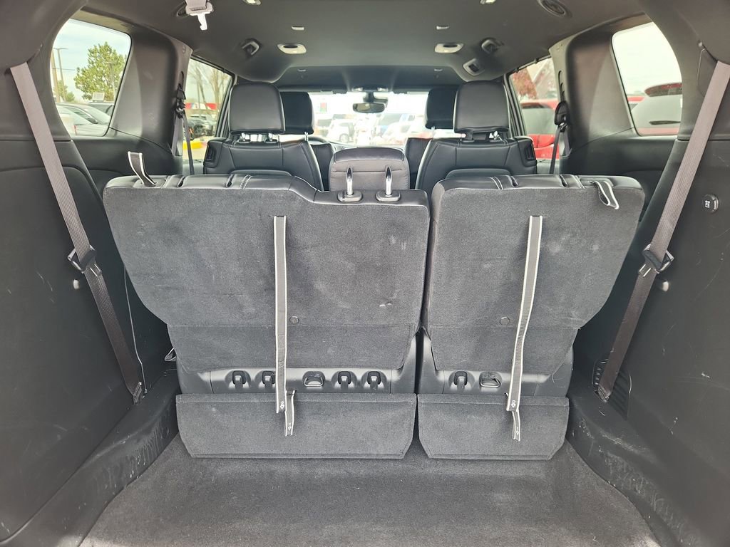 Used 2025 Chrysler Pacifica Select image 11