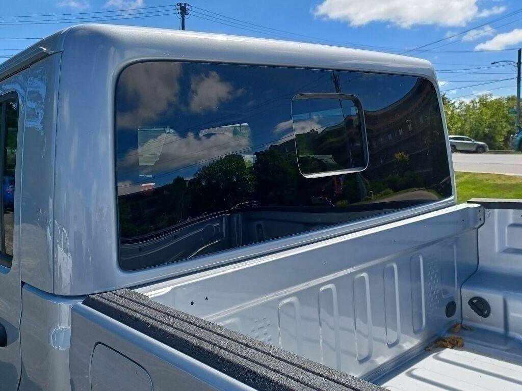 Used 2023 Jeep Gladiator Rubicon w/ LED Lighting Group AWD/4WD image 14