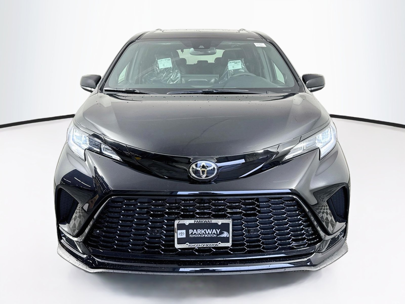 New 2026 Toyota Sienna XSE AWD/4WD image 2