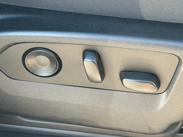 Used 2022 Chevrolet Suburban 4WD image 35