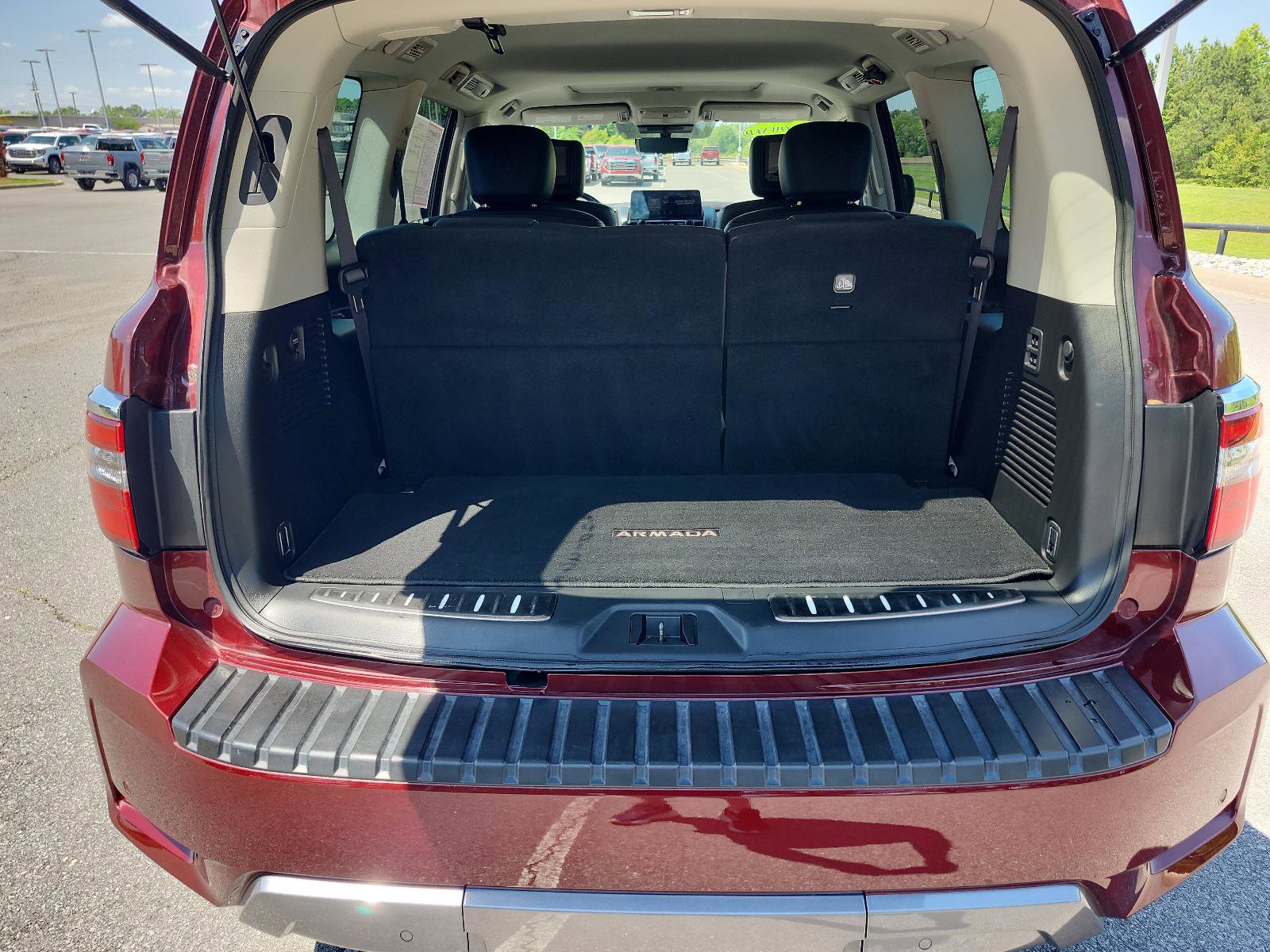 Used 2023 Nissan Armada Platinum w/ Captain's Chairs Package RWD image 11